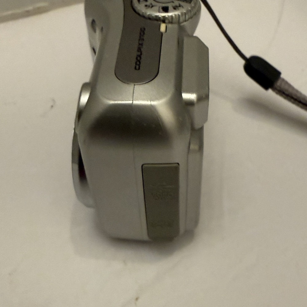 Nikon Digital Camera Coolpix 3100 3.2MP Silver Tested With Memory Card UNTESTED - Picture 8 of 16